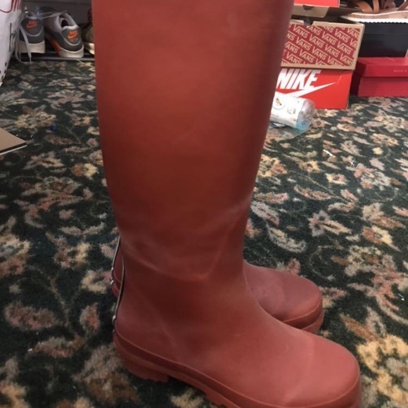 Henri Bendel rain boots - Picture 4 of 4